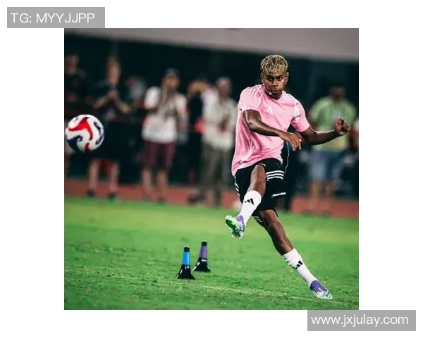 最佳足球明星射门比赛精彩瞬间回顾与技术分析